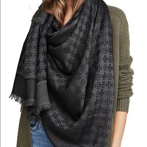 NWT 
Tory Burch Logo Jacquard Traveler Scarf